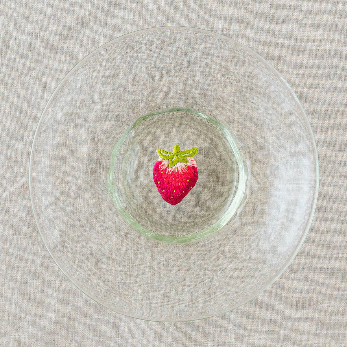 Embroidered brooch Strawberry | Aonnoie