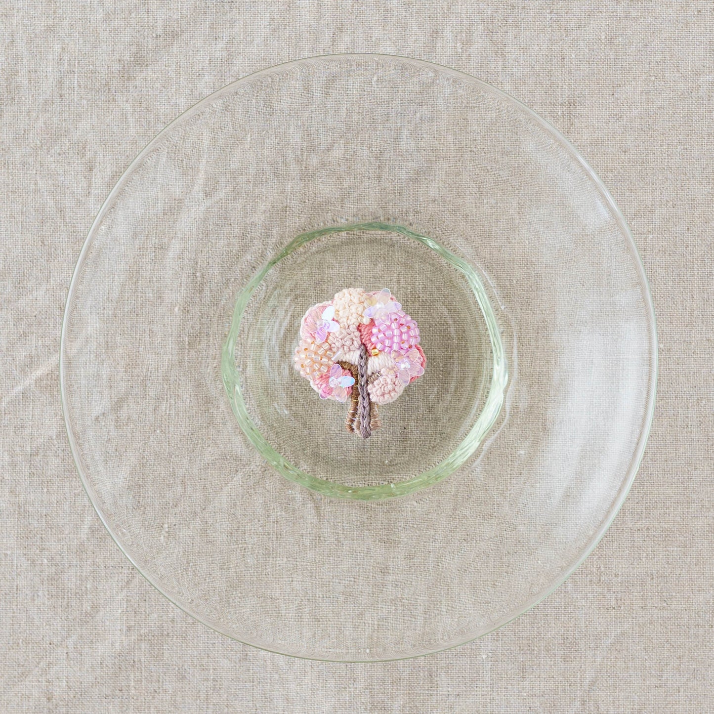 Embroidered Brooch Cherry Blossoms in Full Bloom | Aonoie