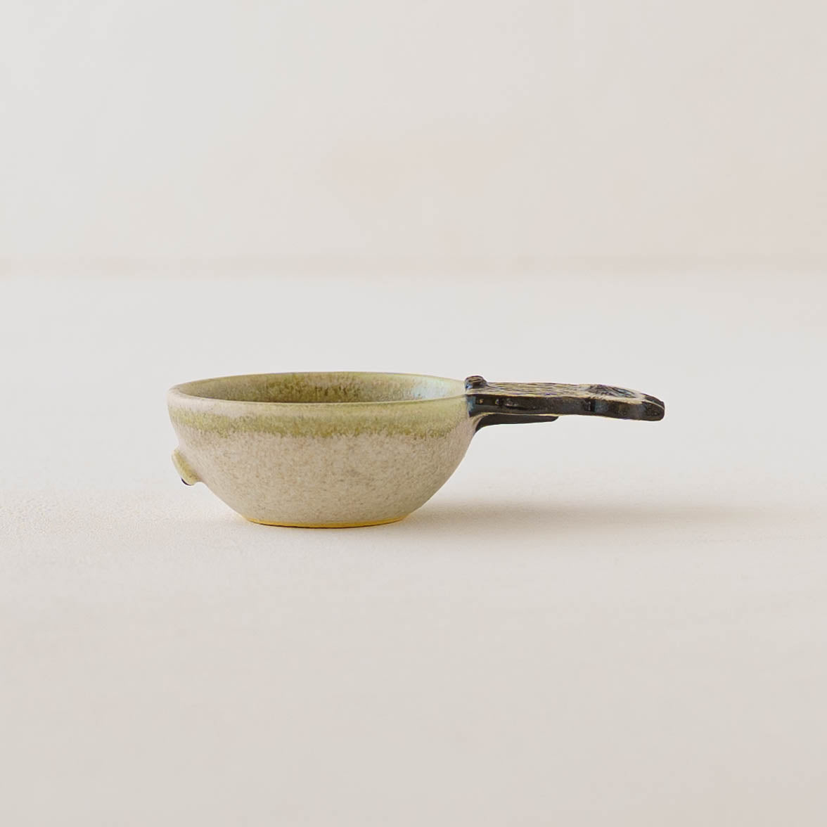 コーヒーメジャースプーン　ねこ　ピスタチオグリーン｜poetoria 種田ゆか