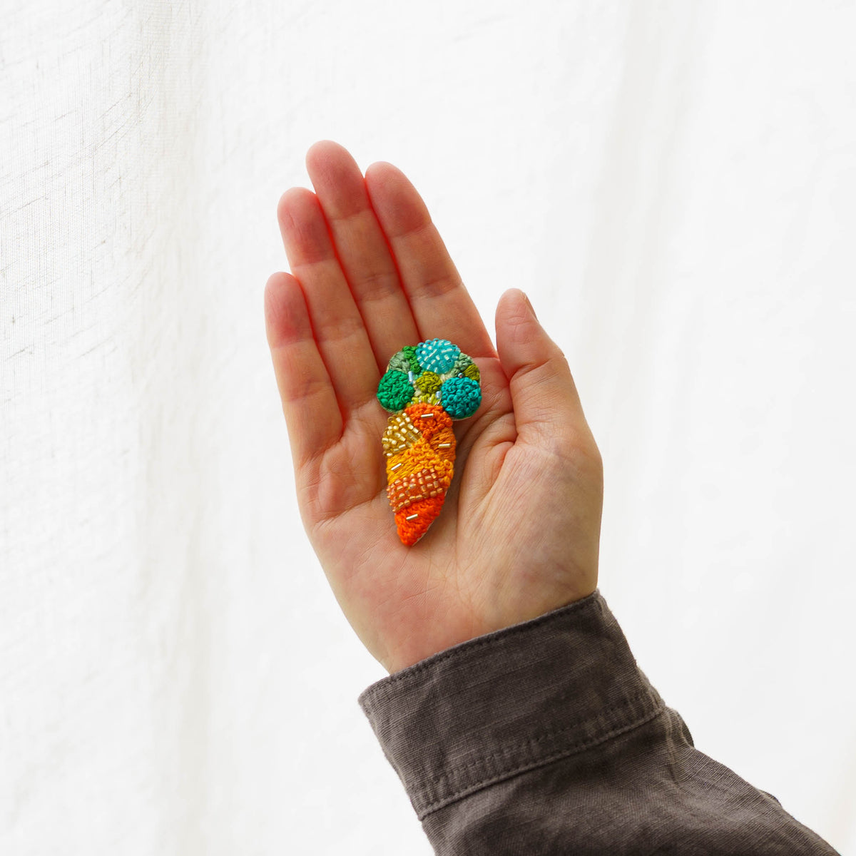 Embroidered Carrot Brooch | Aono ie