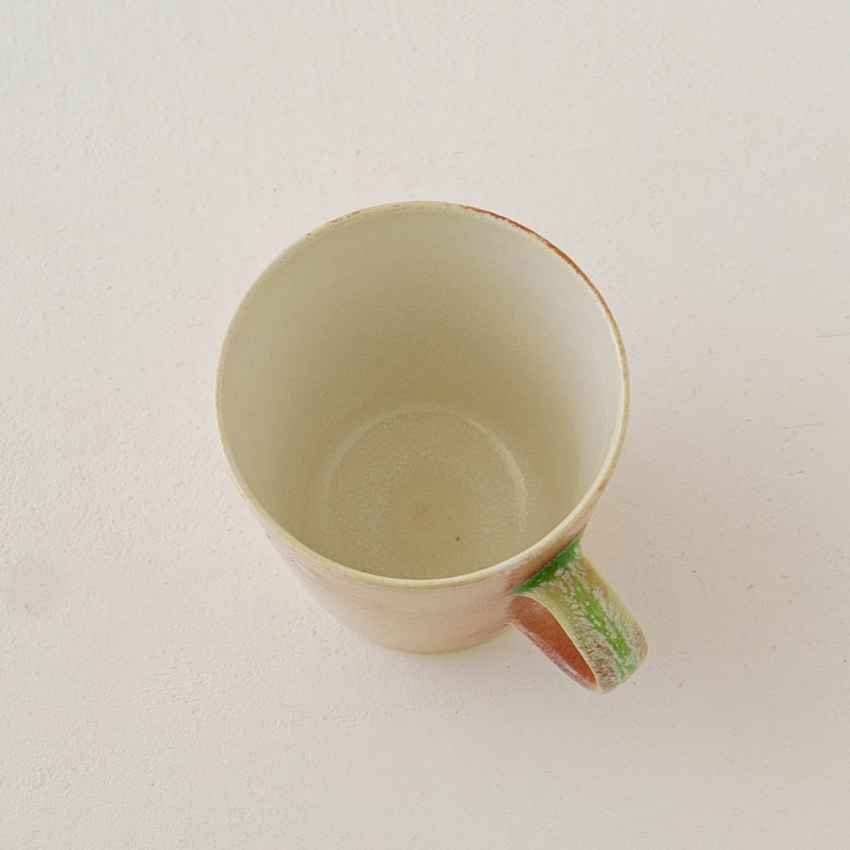マグカップ　ねこ　サーモンピンク｜poetoria 種田ゆか