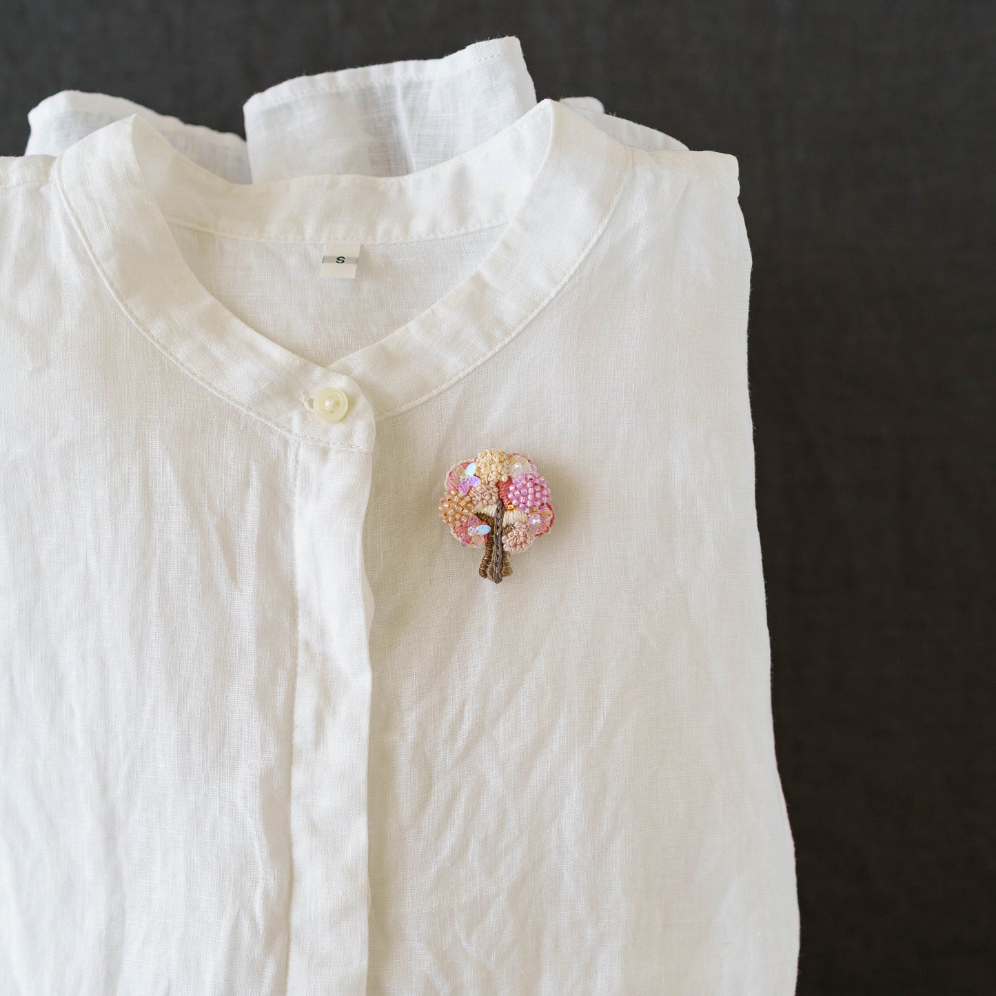 Embroidered Brooch Cherry Blossoms in Full Bloom | Aonoie
