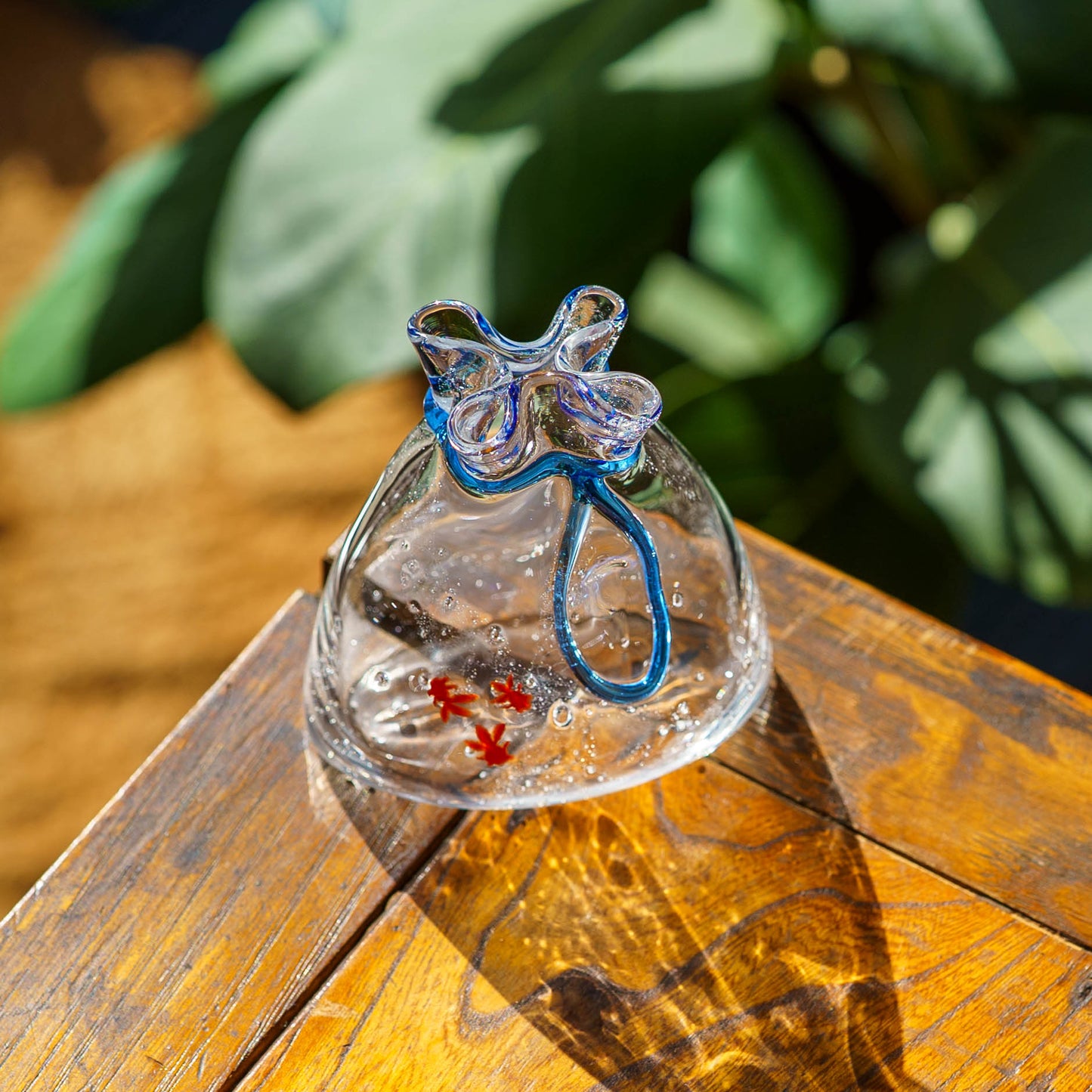 Goldfish drawstring vase blue S | Gokurakuji Glass Studio