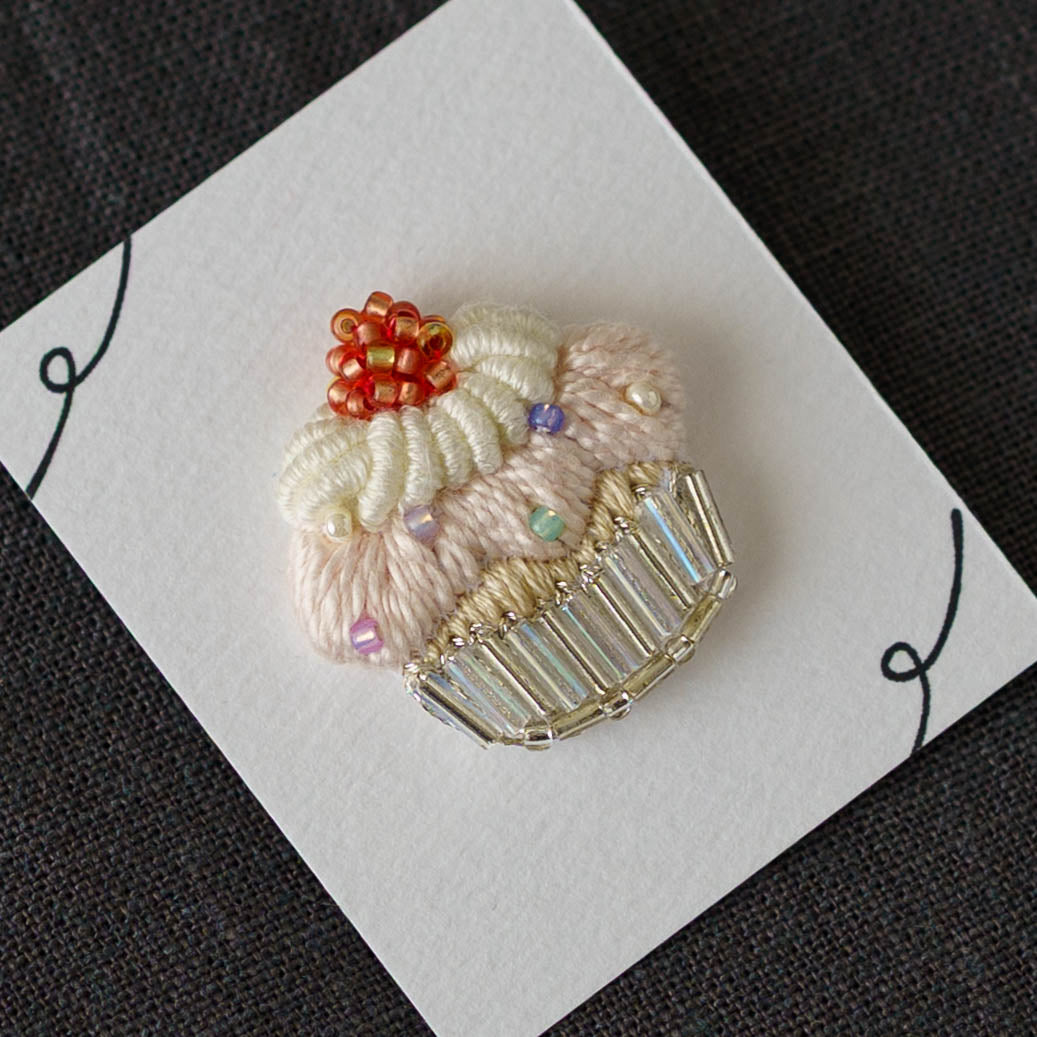 Embroidered Brooch Cupcake | Aonoie