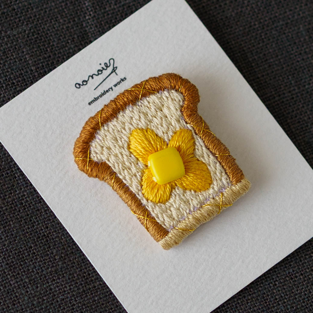 Embroidered brooch Buttered Toast｜Aonoie