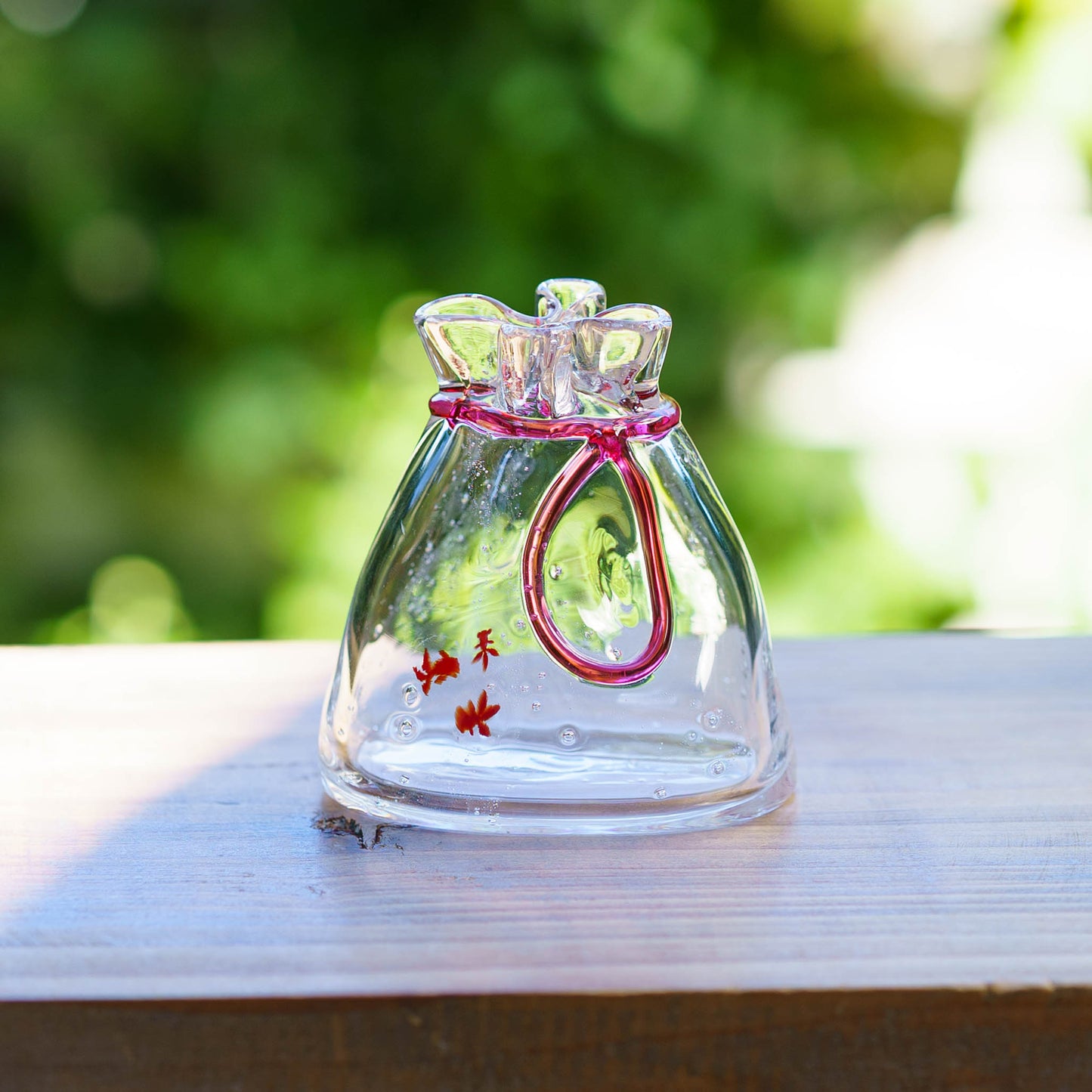 Goldfish drawstring vase red S | Gokurakuji Glass Studio