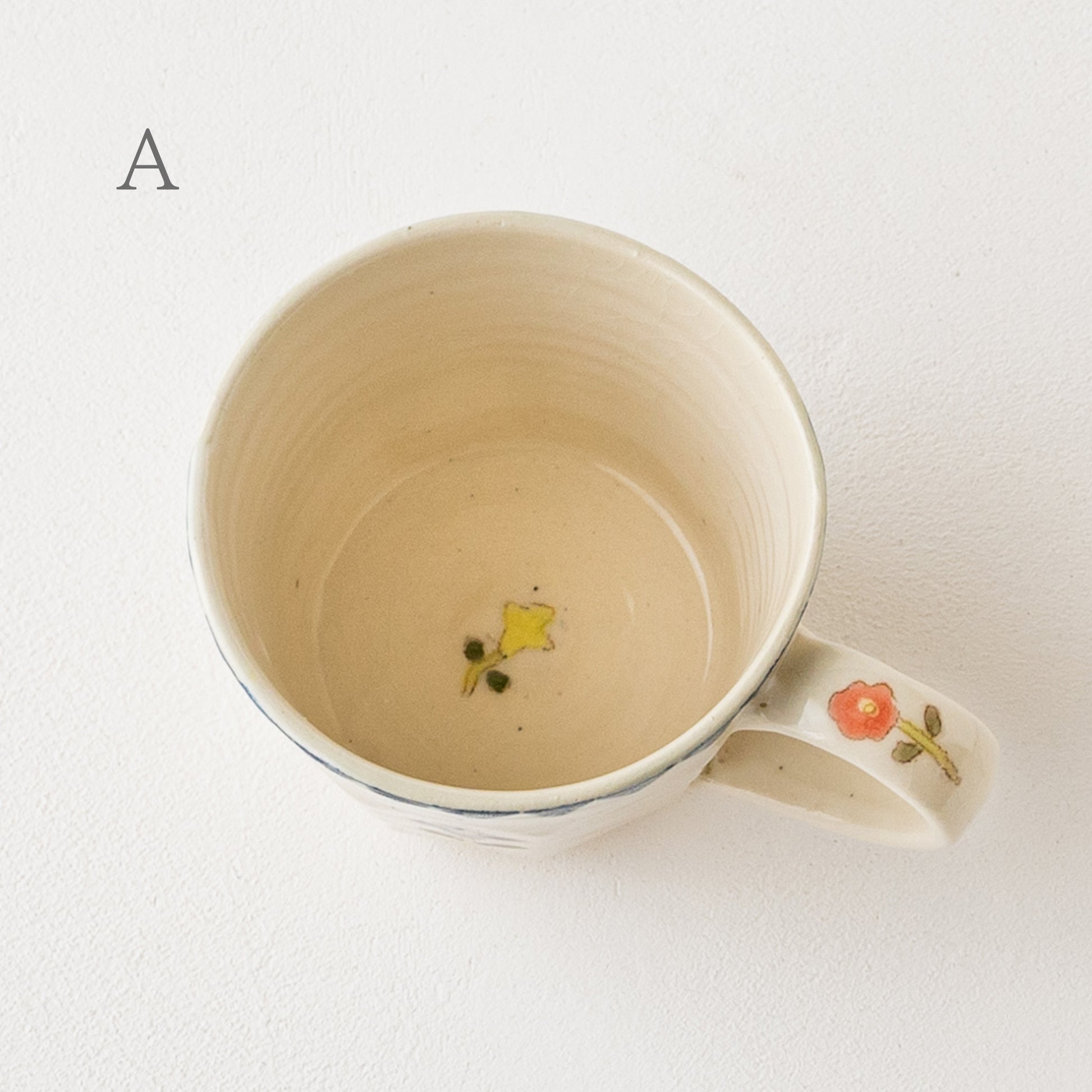 長浜由起子さんの色絵マグカップお花