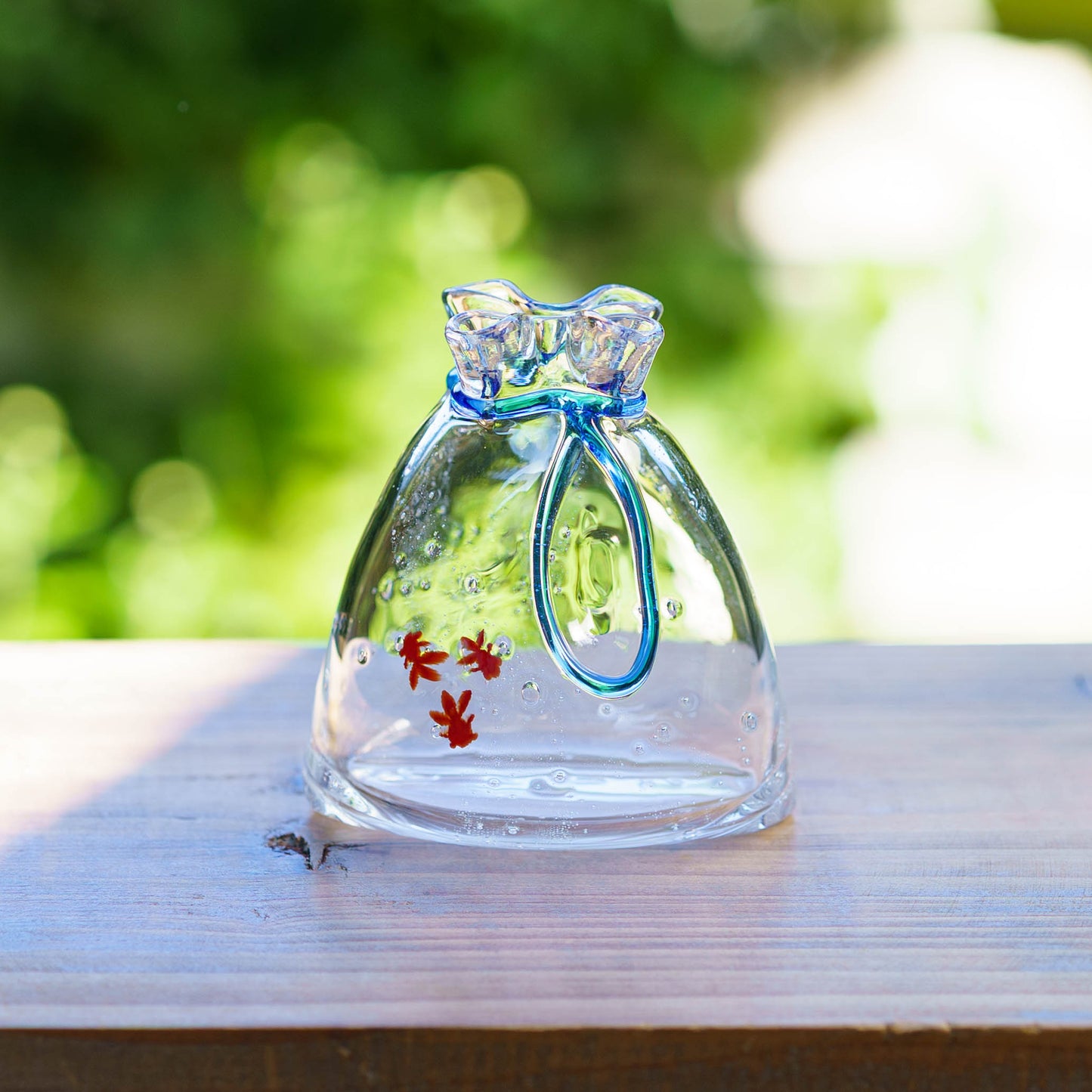 Goldfish drawstring vase blue S | Gokurakuji Glass Studio