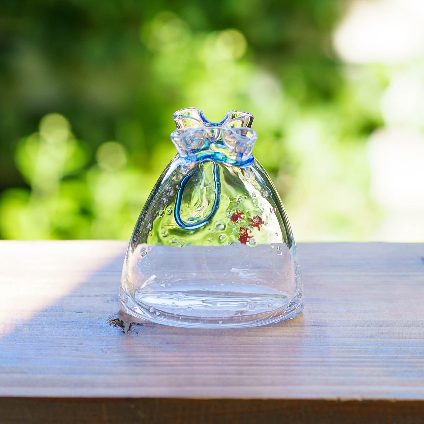 Goldfish drawstring vase blue S | Gokurakuji Glass Studio