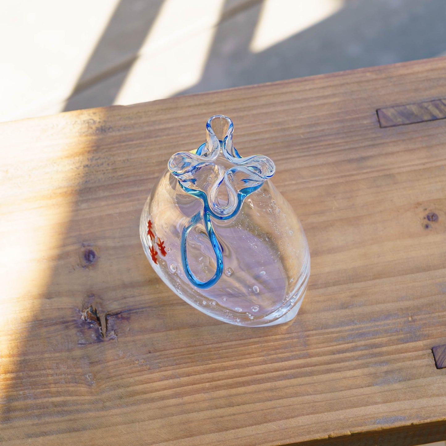 Goldfish drawstring vase blue S | Gokurakuji Glass Studio
