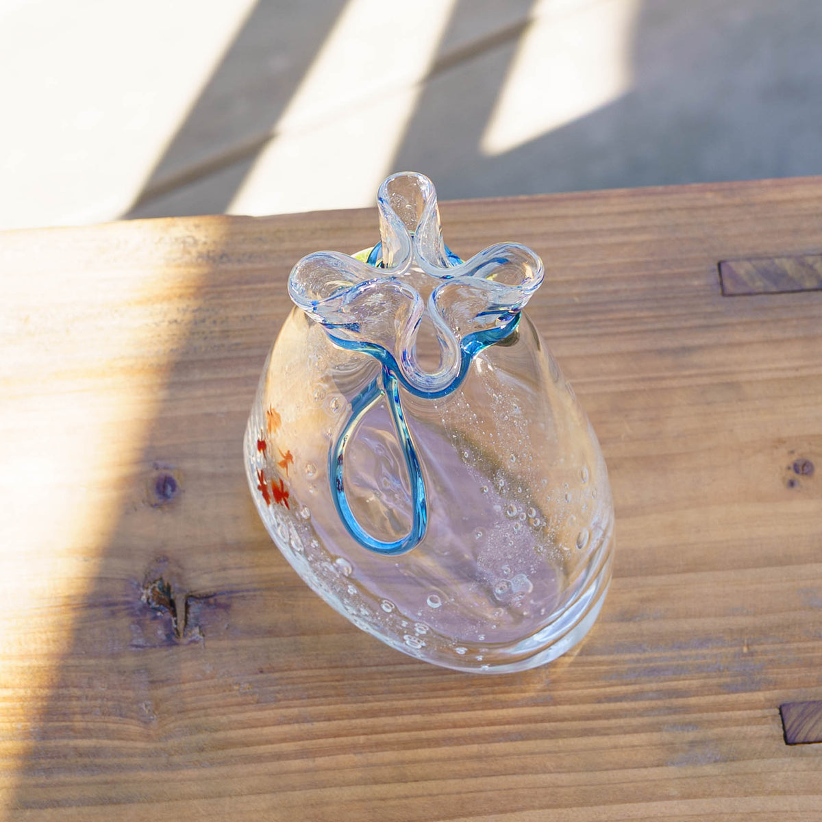 Goldfish flower vase blue  L | Gokurakuji Glass Studio