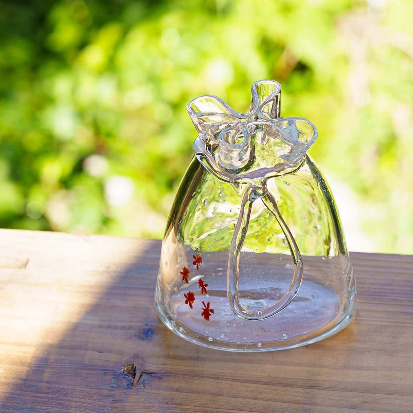 Goldfish drawstring vase clear M | Gokurakuji Glass Studio