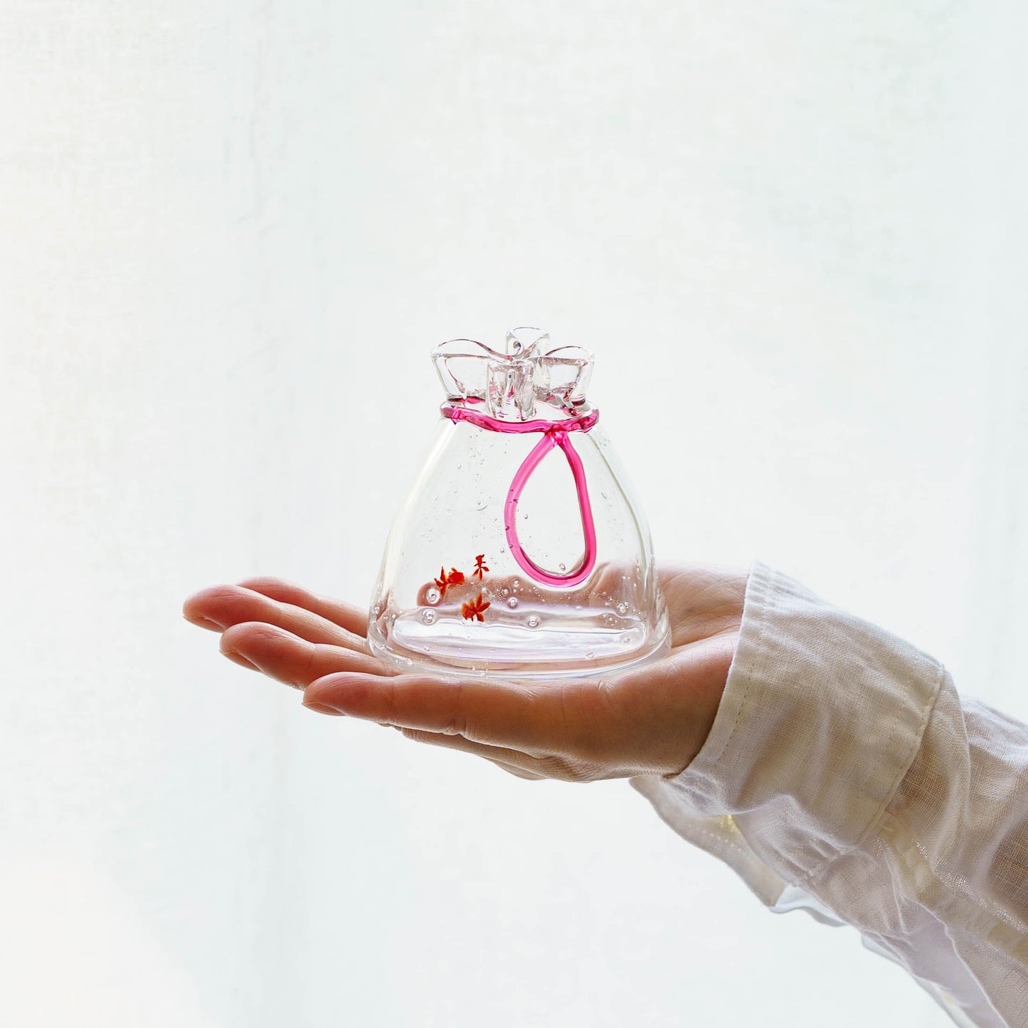 Goldfish drawstring vase red S | Gokurakuji Glass Studio