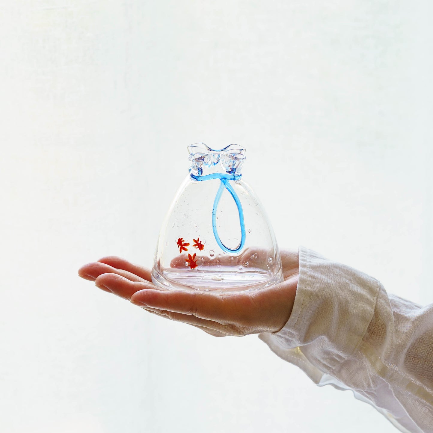 Goldfish drawstring vase blue S | Gokurakuji Glass Studio