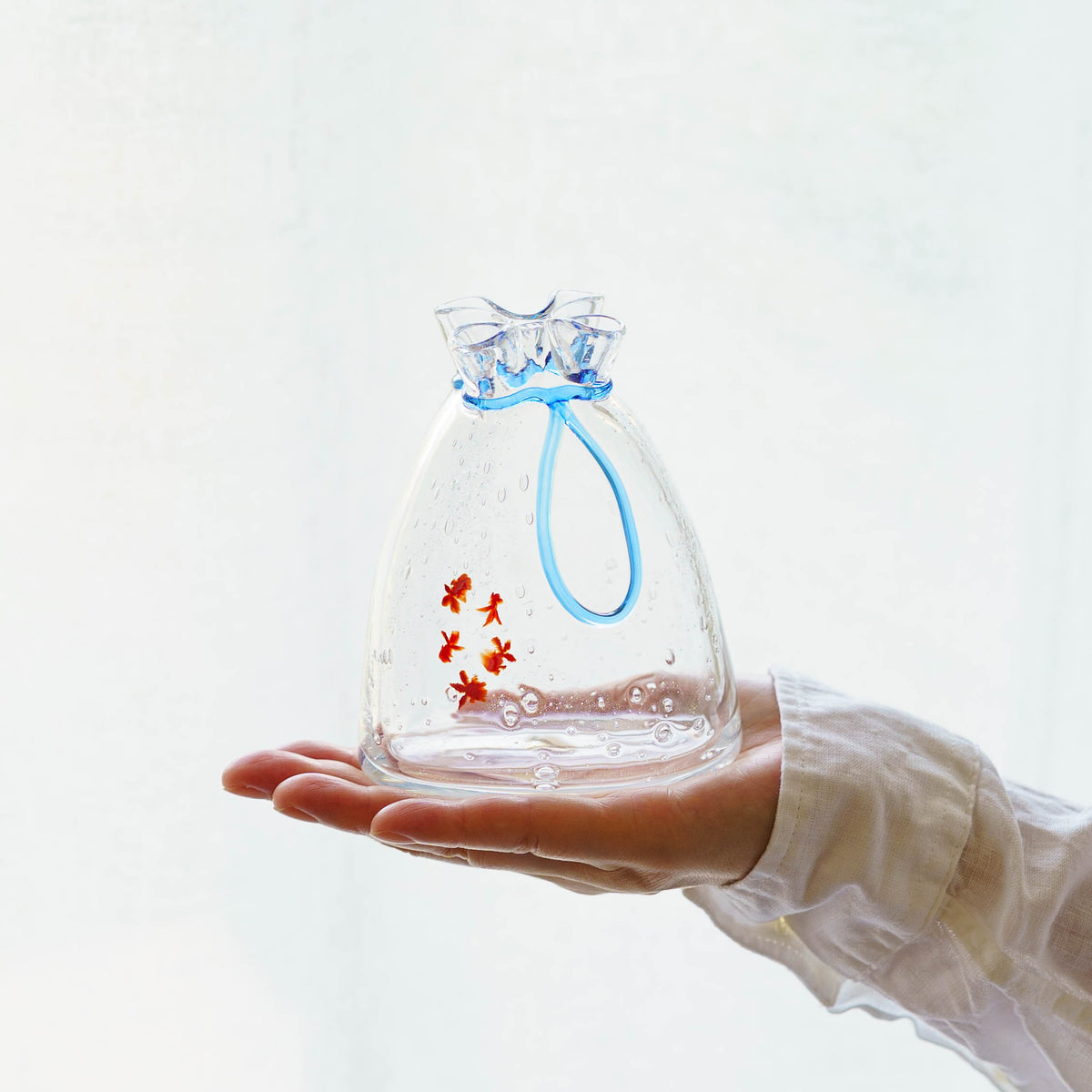 Goldfish flower vase blue  L | Gokurakuji Glass Studio