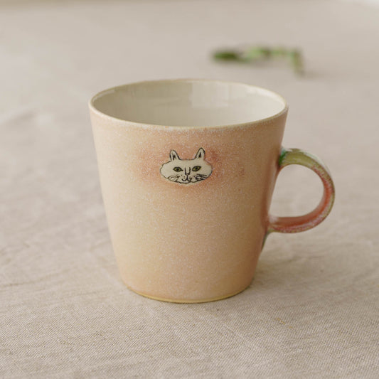 マグカップ　ねこ　サーモンピンク｜poetoria 種田ゆか