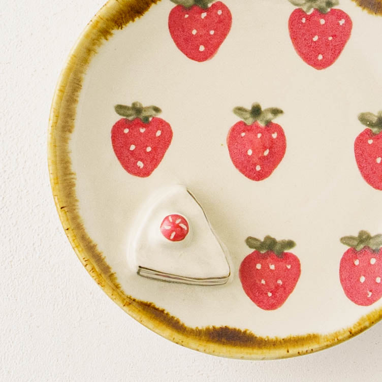 Strawberry round plate｜Kei Kajita