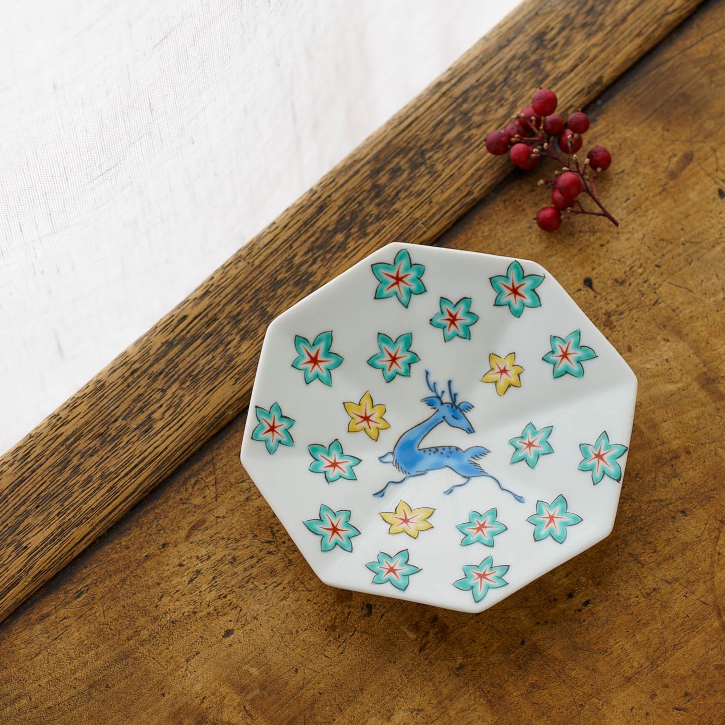 Octagonal plate deer S | Yoshida Ware