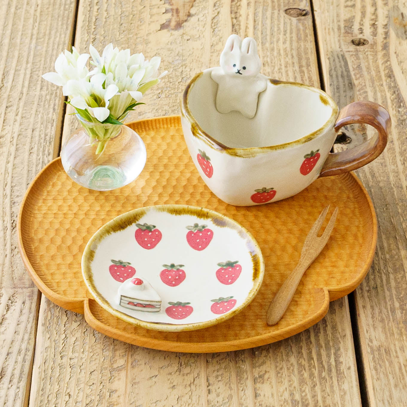 Strawberry round plate｜Kei Kajita