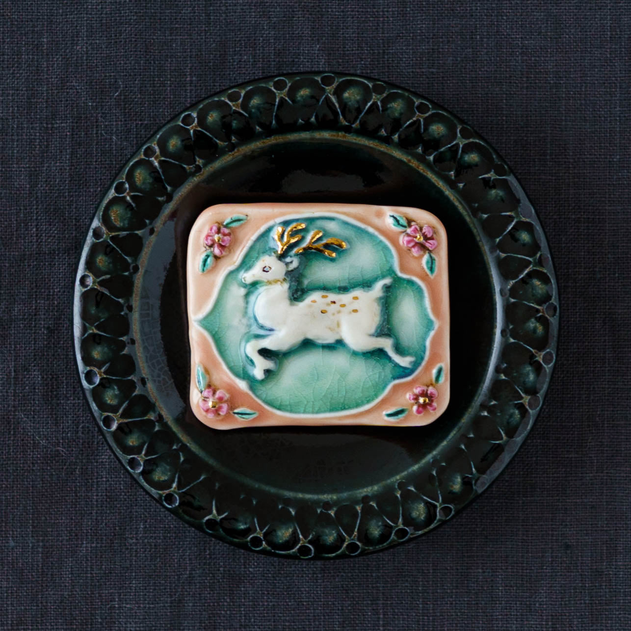 Retro peach tile stag | Minami Nonomura
