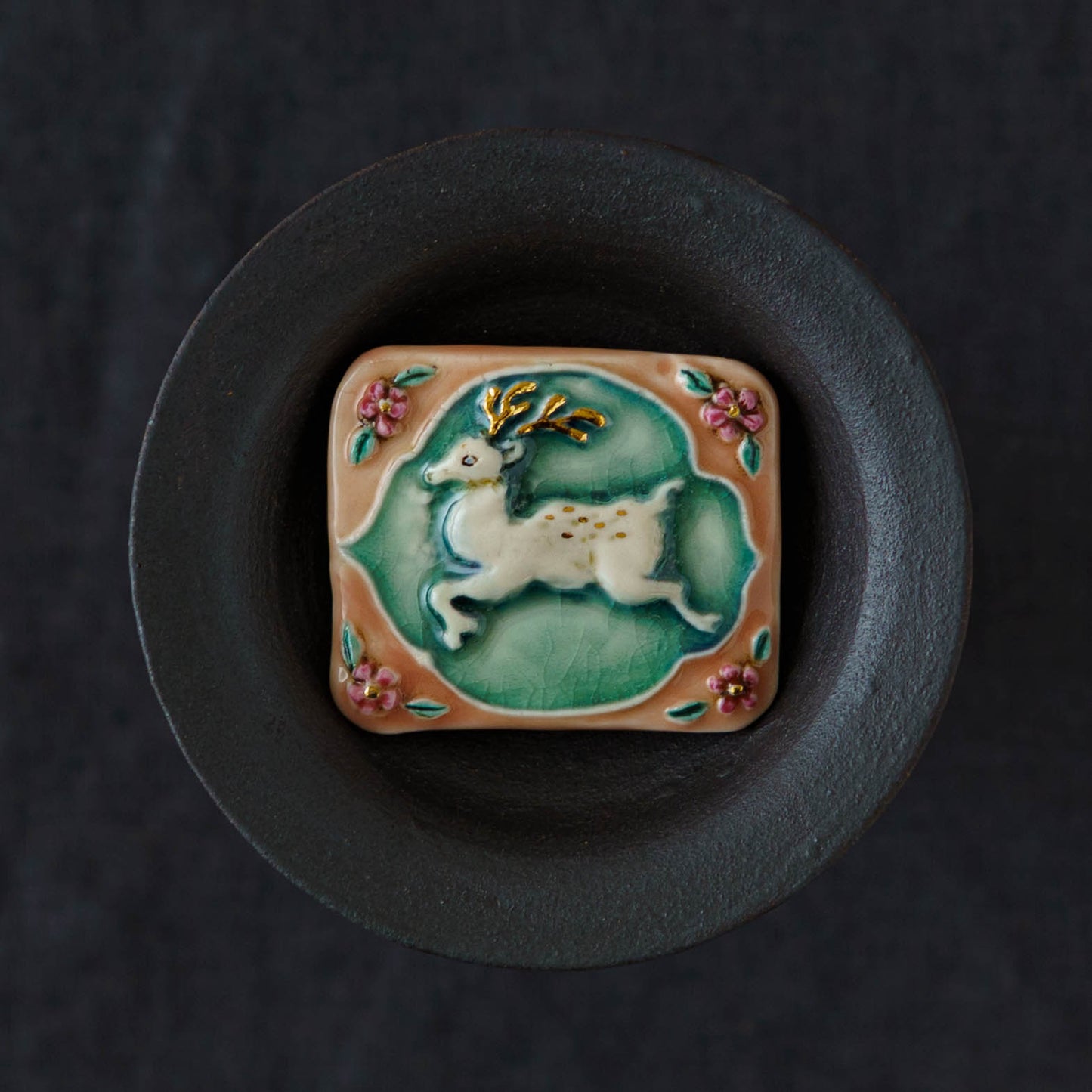 Retro peach tile stag | Minami Nonomura
