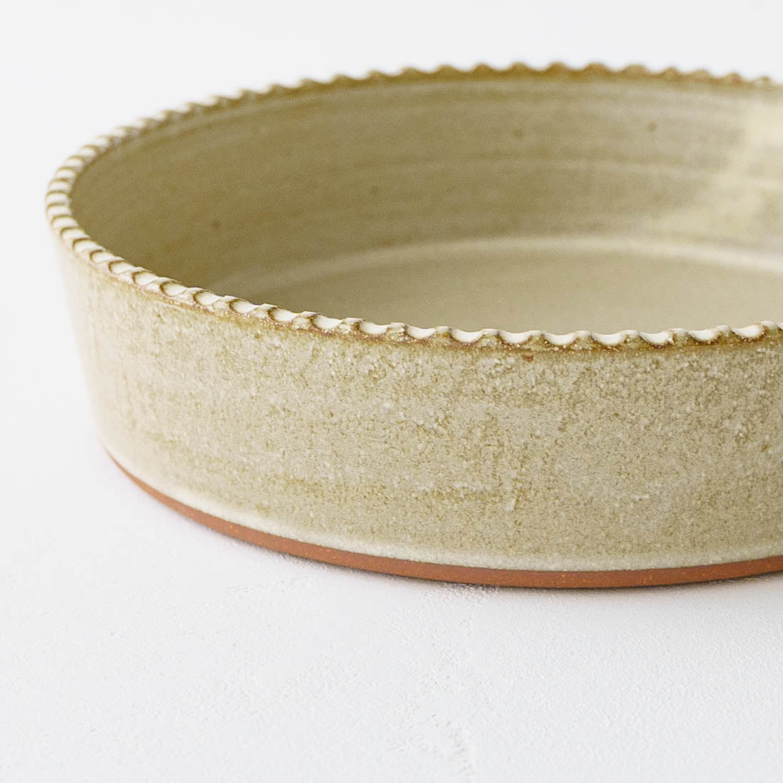Heat-resistant large bowl with rim, white and green｜Oka Hiromi