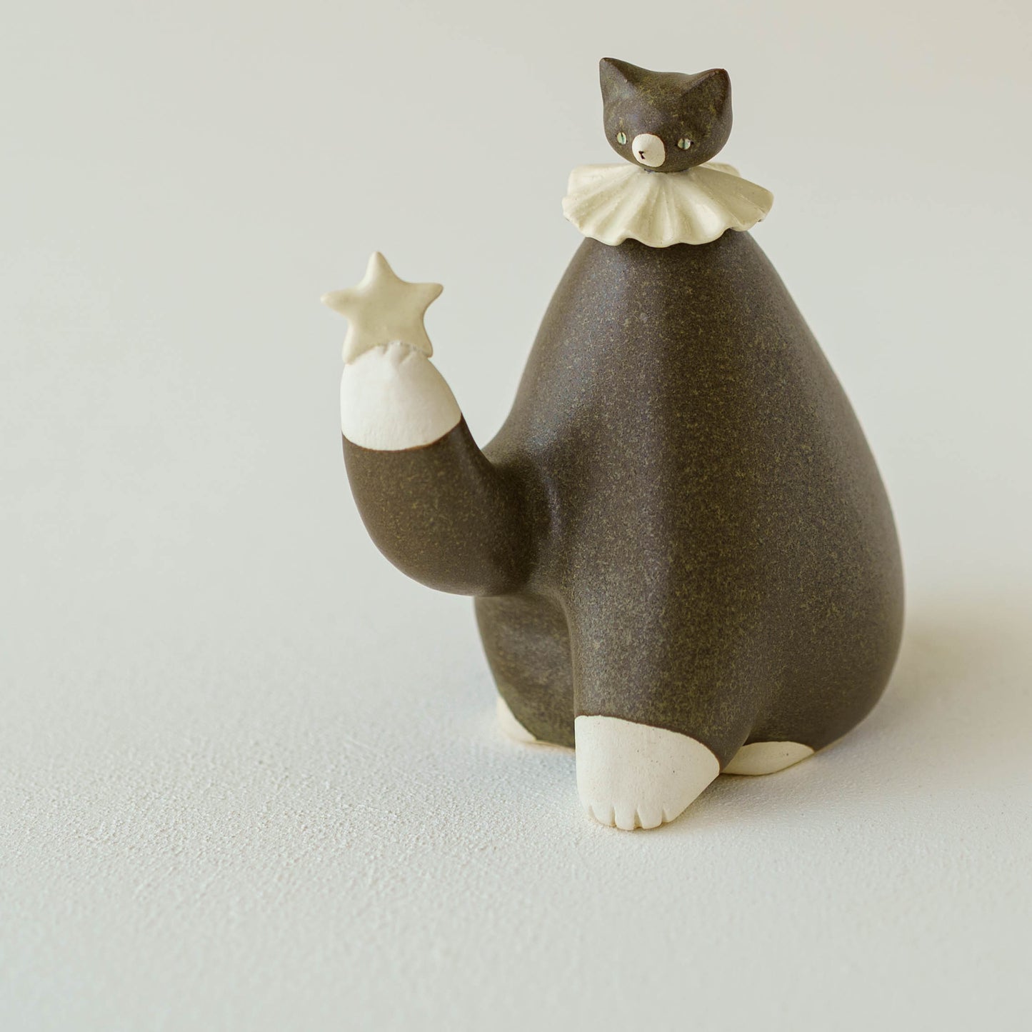 星を持つねこ｜もりはるか