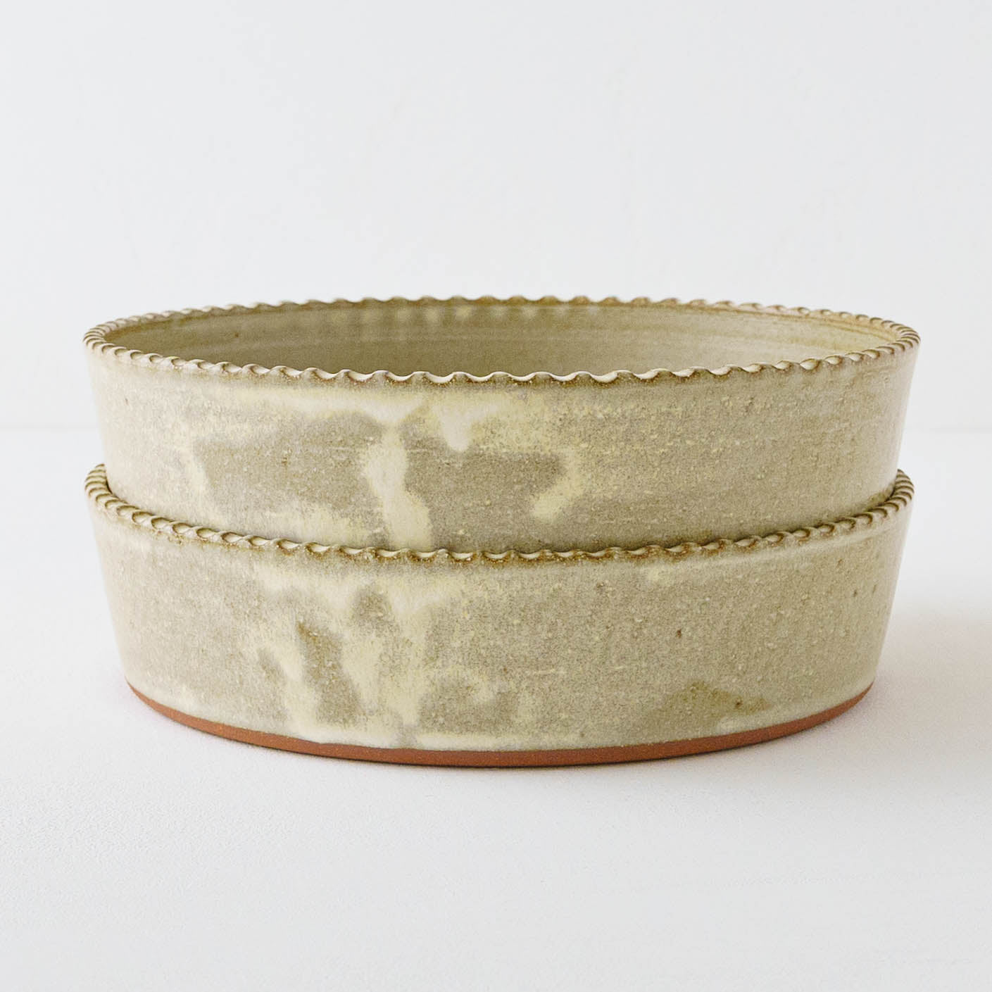 Heat-resistant large bowl with rim, white and green｜Oka Hiromi