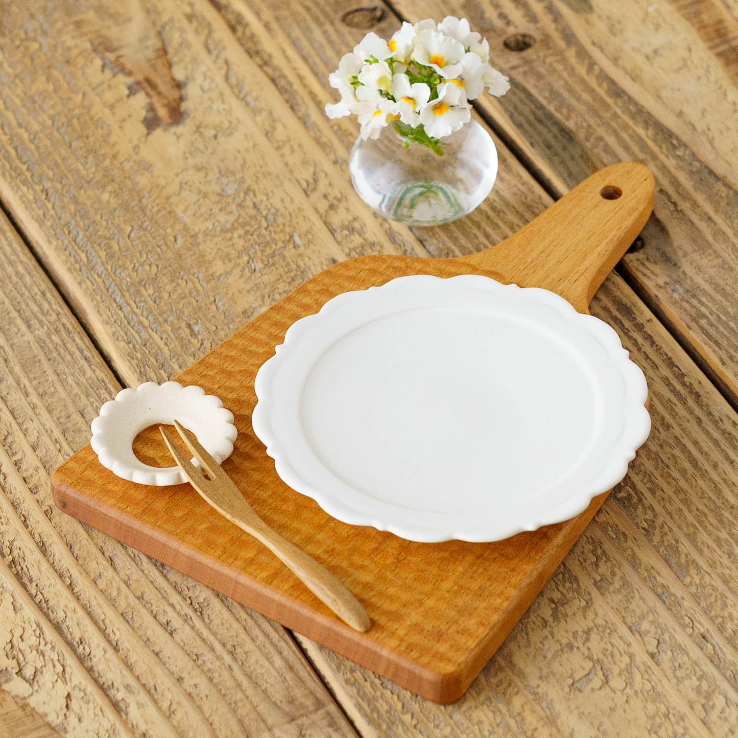 Flower chopstick rest with wreath | Michi Tsujimoto 