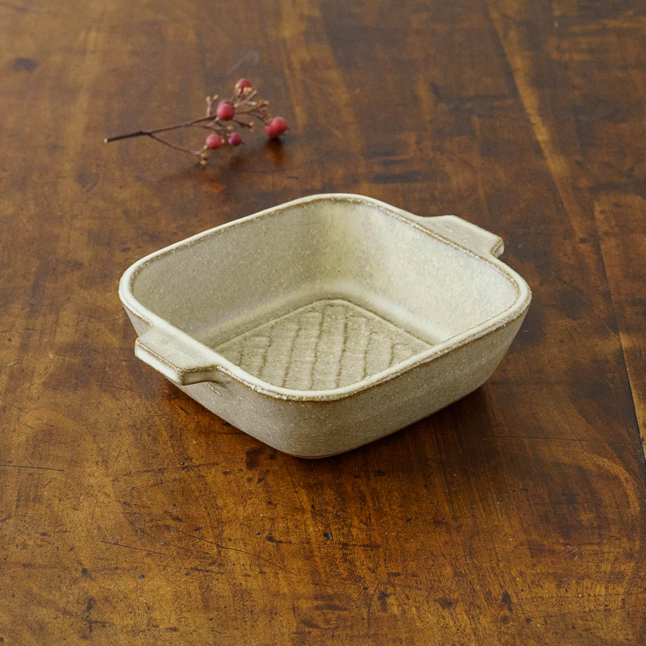 Square mini gratin dish, white and green | Hiromi Oka