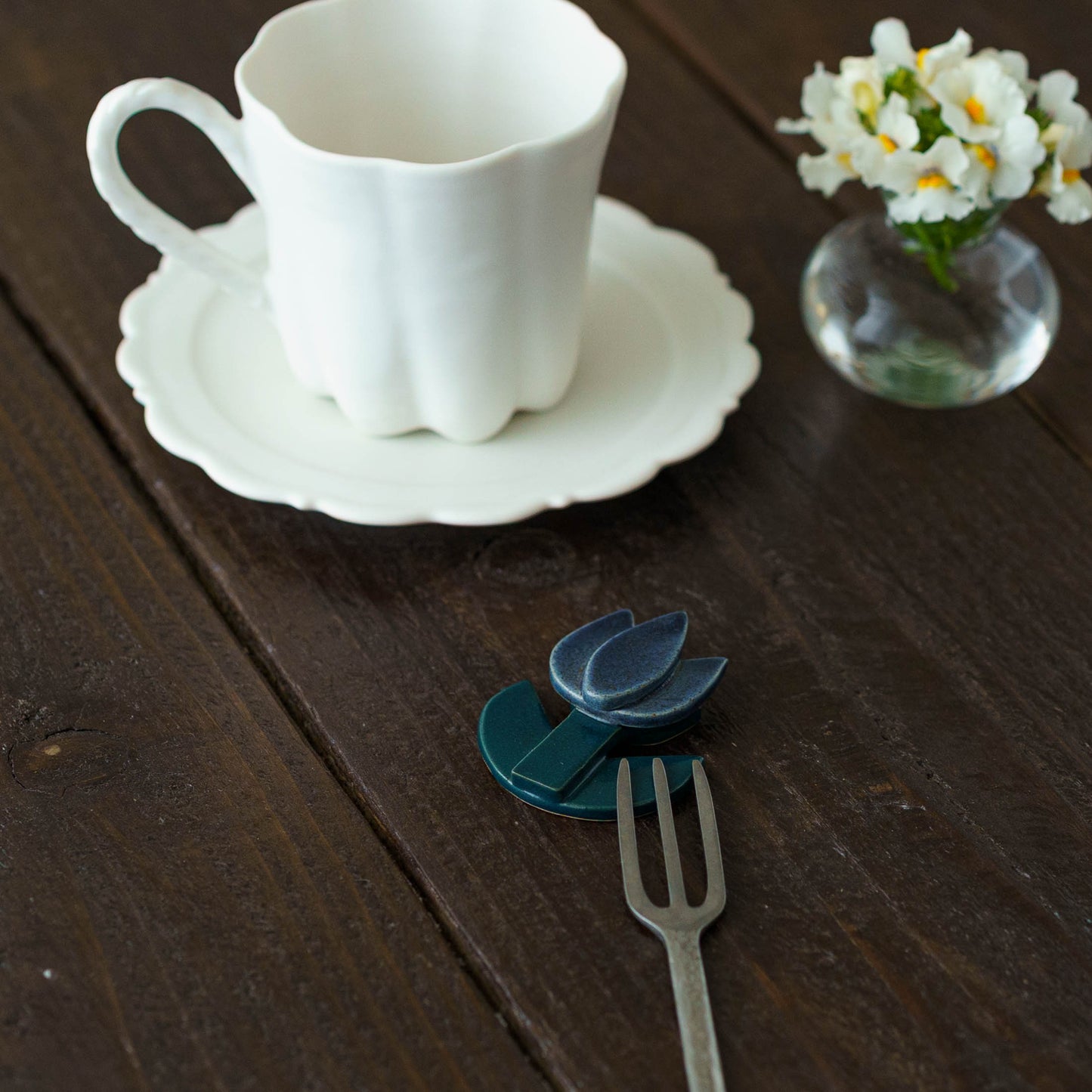 Flower chopstick rest tulip blue | Michi Tsujimoto 