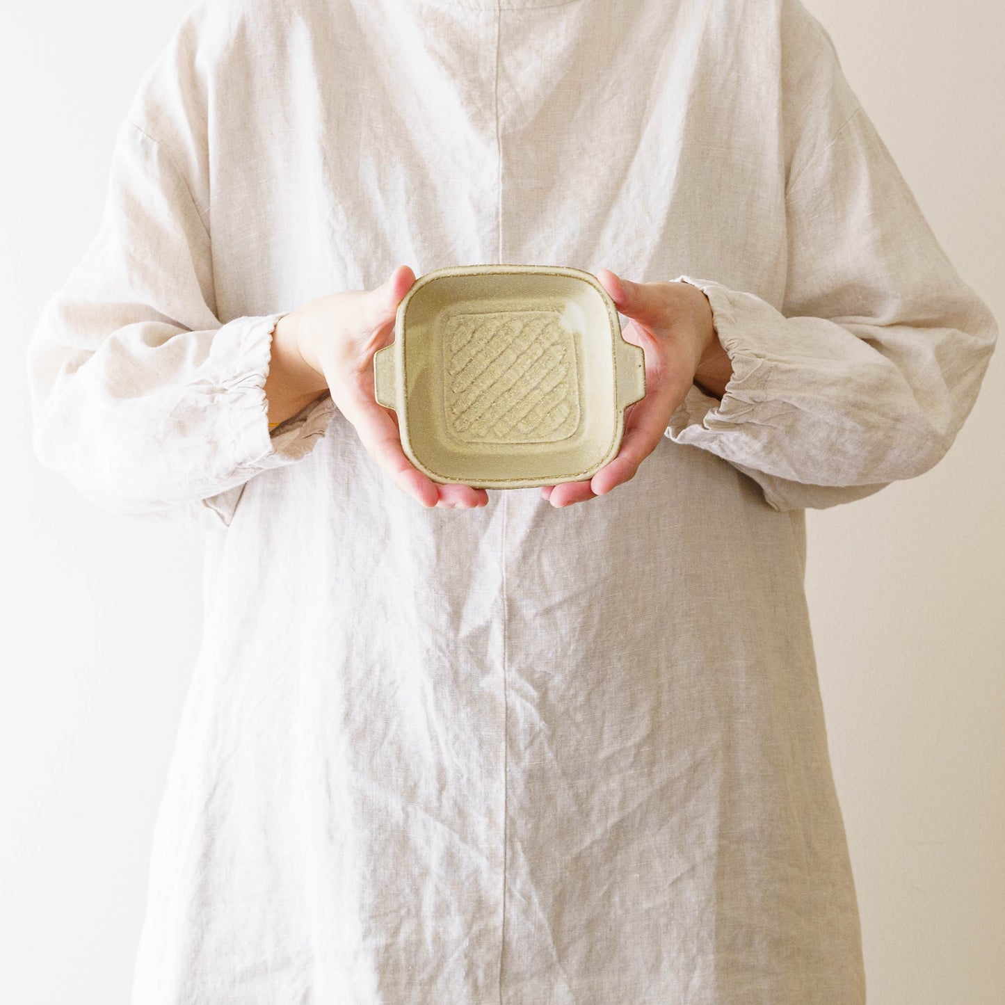 Square mini gratin dish, white and green | Hiromi Oka