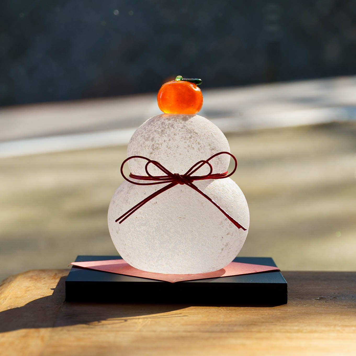 Glass kagamimochi medium (with black stand) | Gokurakuji Glass Studio