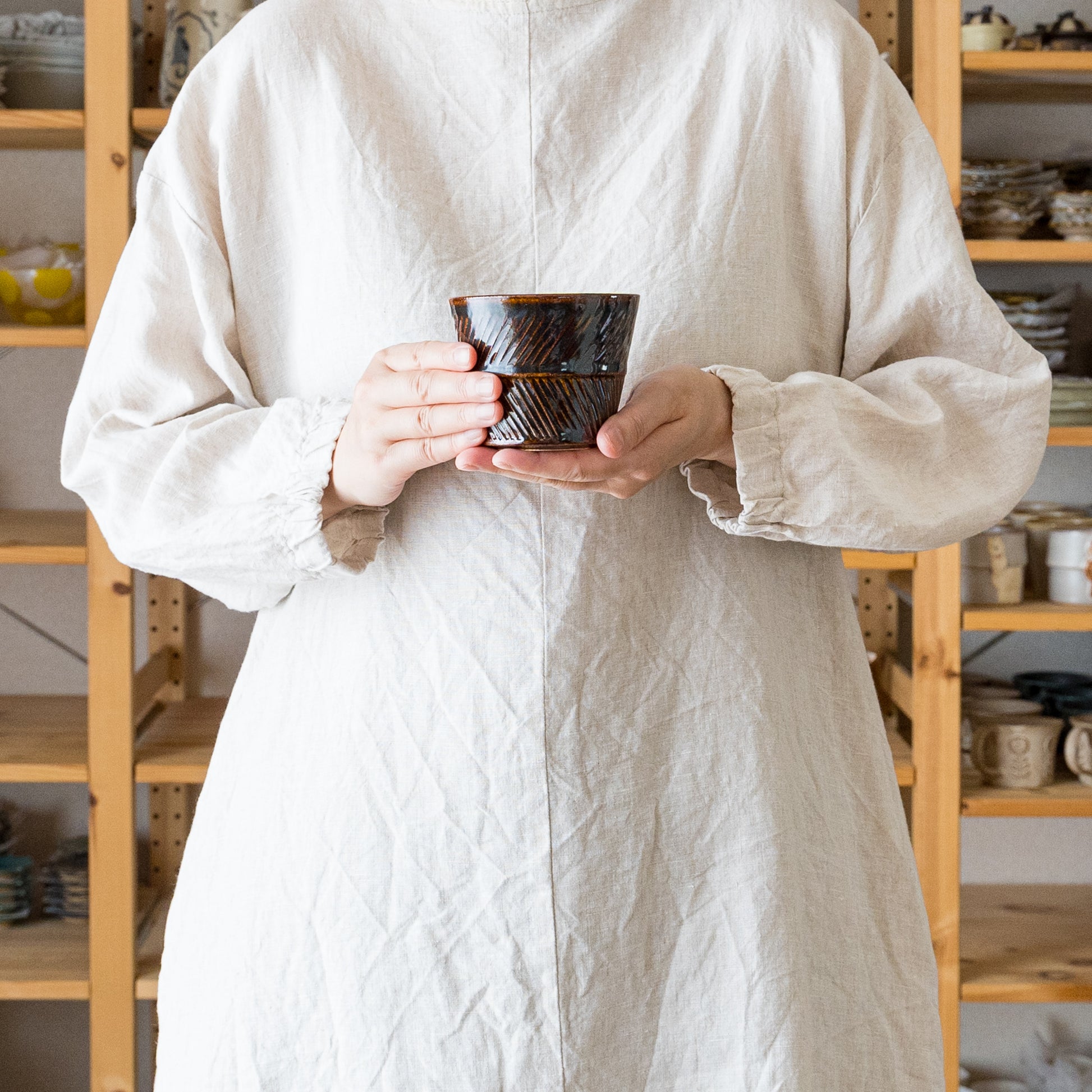 若菜綾子さんの矢羽根彫りフリーカップ飴