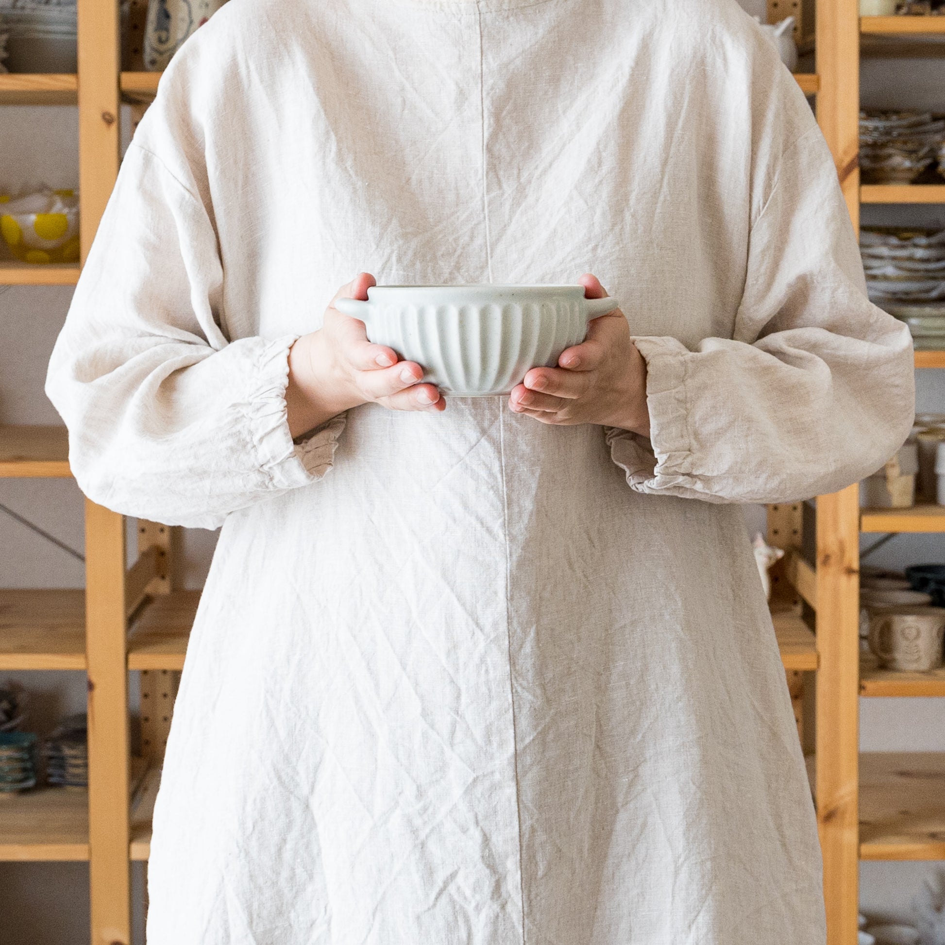 若菜綾子さんの耳付きスープボウル白