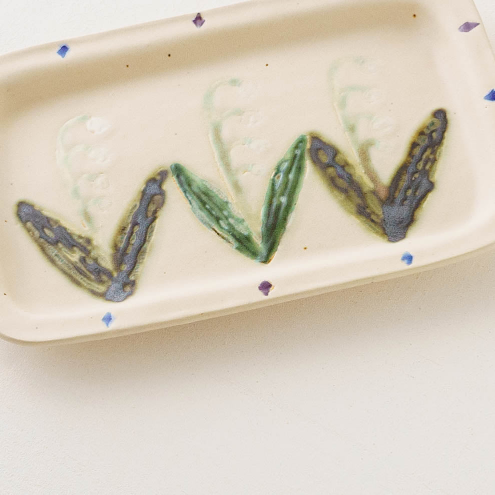 Flower Plate White B | Yukiko Nagahama (Yabukarabou)