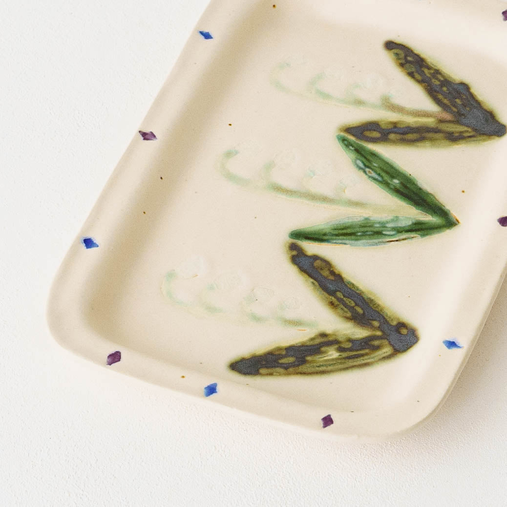 Flower Plate White B | Yukiko Nagahama (Yabukarabou)