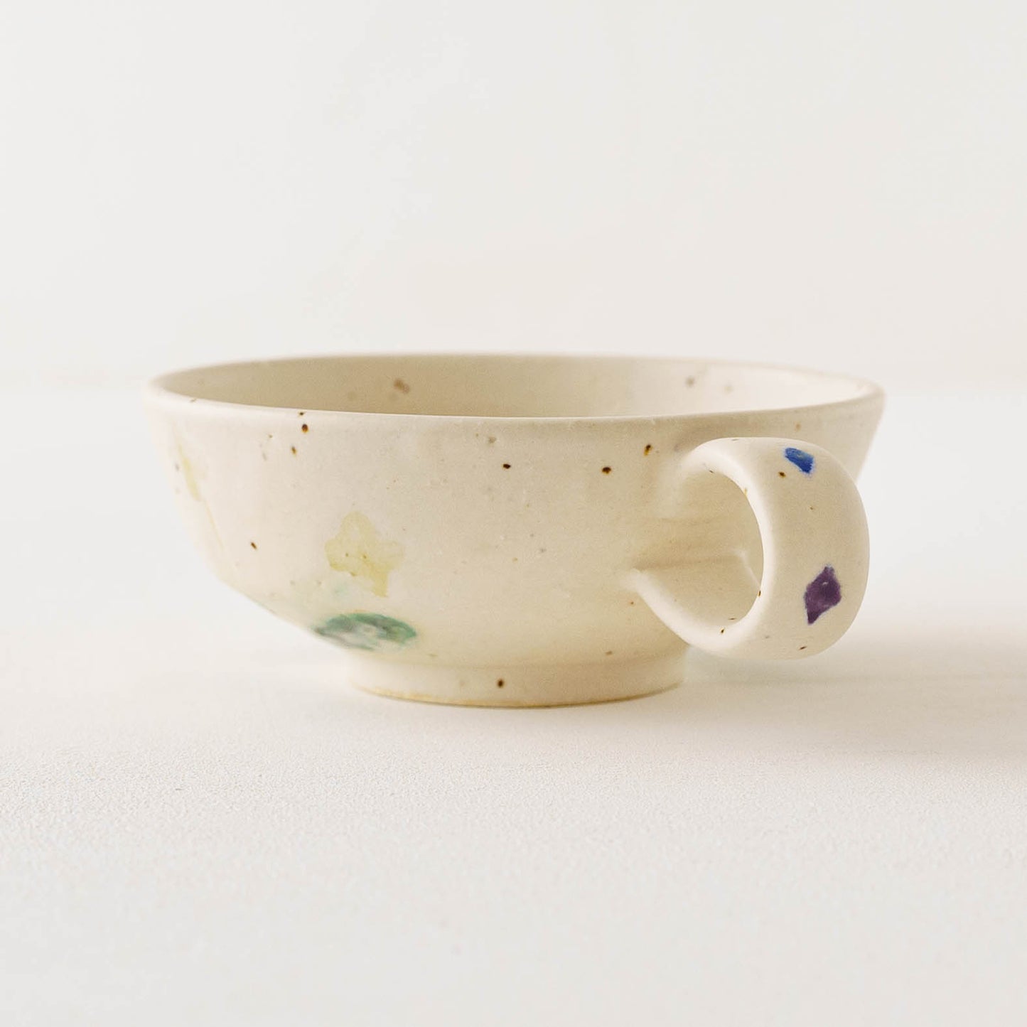 Flower soup mug white A | Yukiko Nagahama (Yabukarabou)
