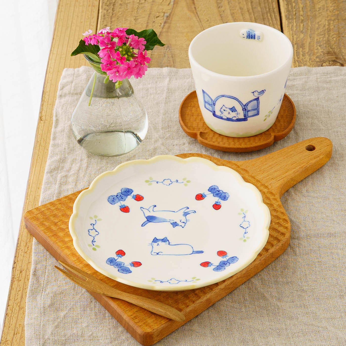 小皿　いちごと猫｜喜多代京子
