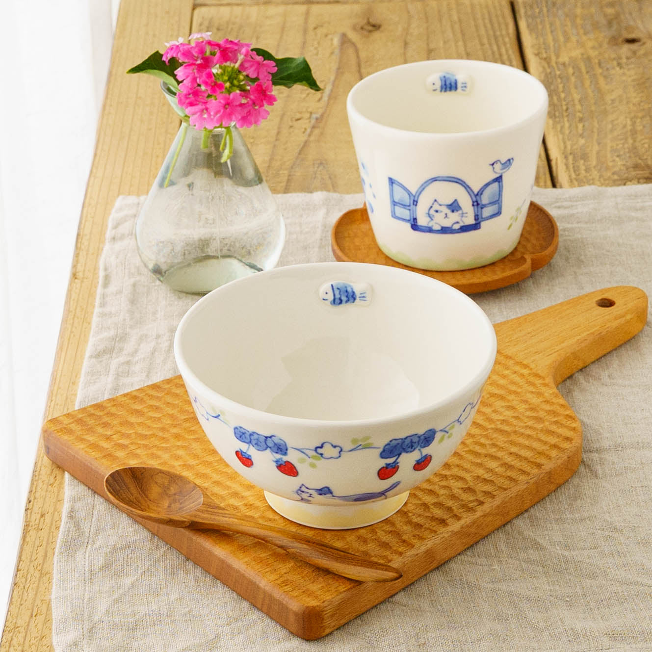 お茶碗　いちごと猫｜喜多代京子