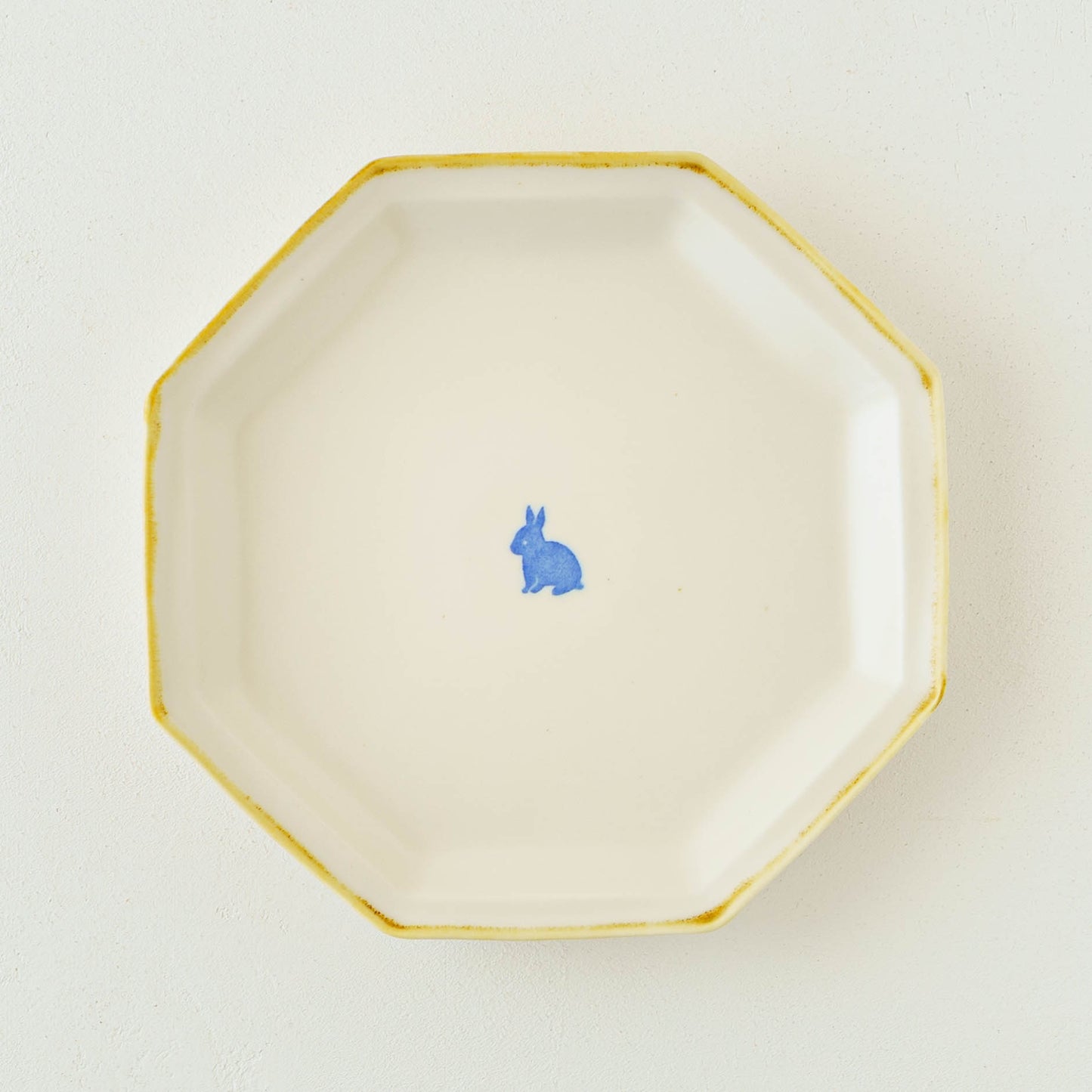 Large octagonal plate, rabbit design | Toshiyuki Haramura