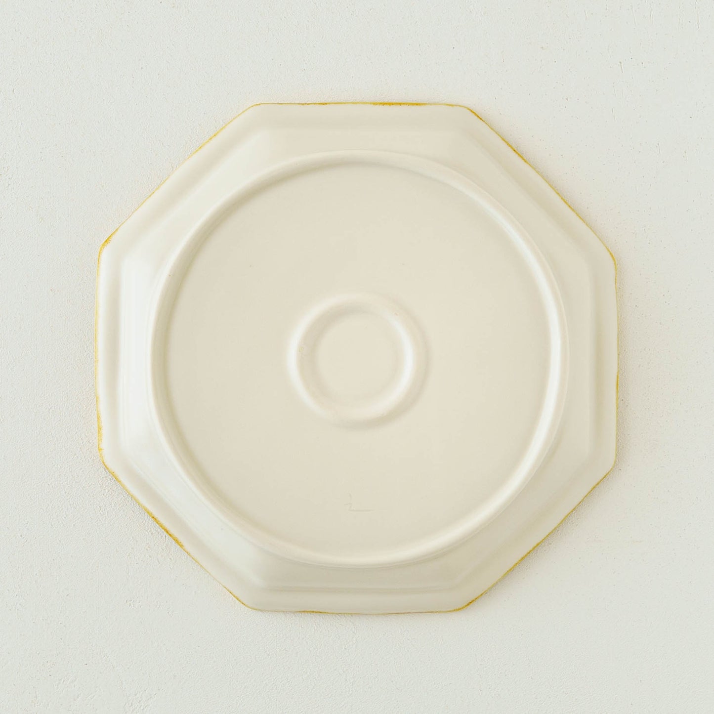 Large octagonal plate, rabbit design | Toshiyuki Haramura