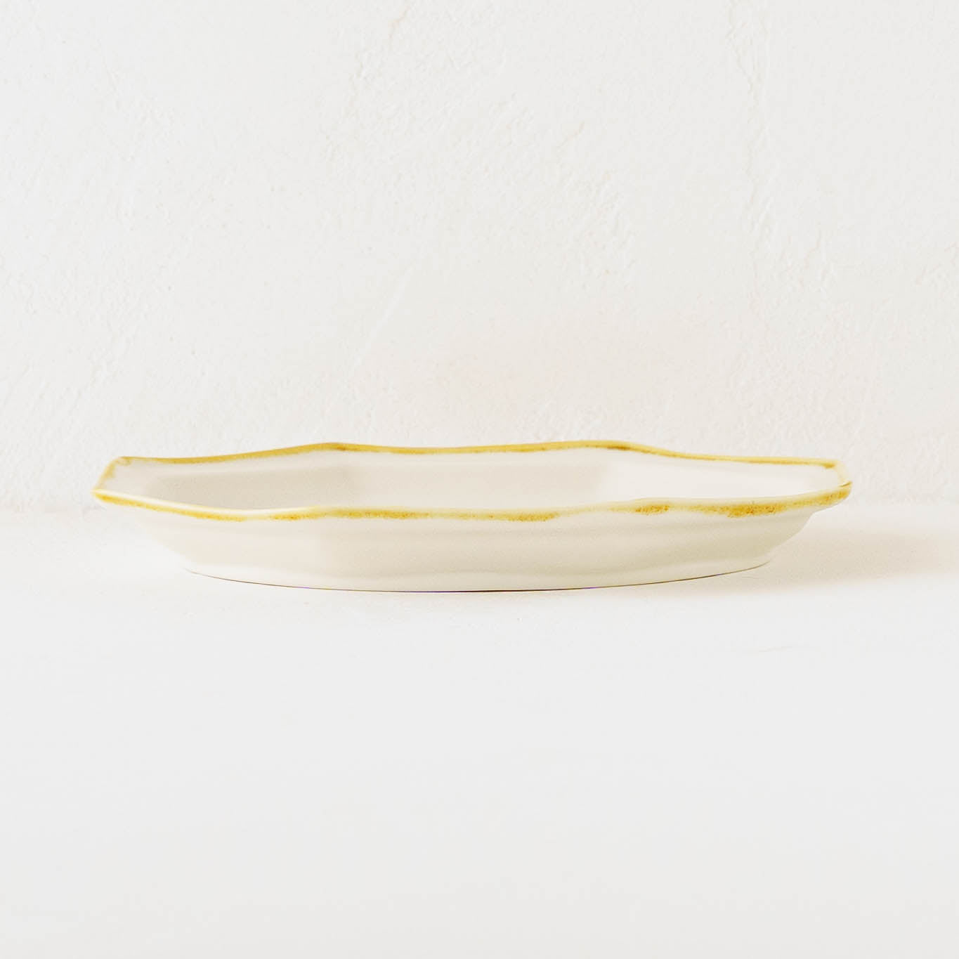 Large octagonal plate, rabbit design | Toshiyuki Haramura