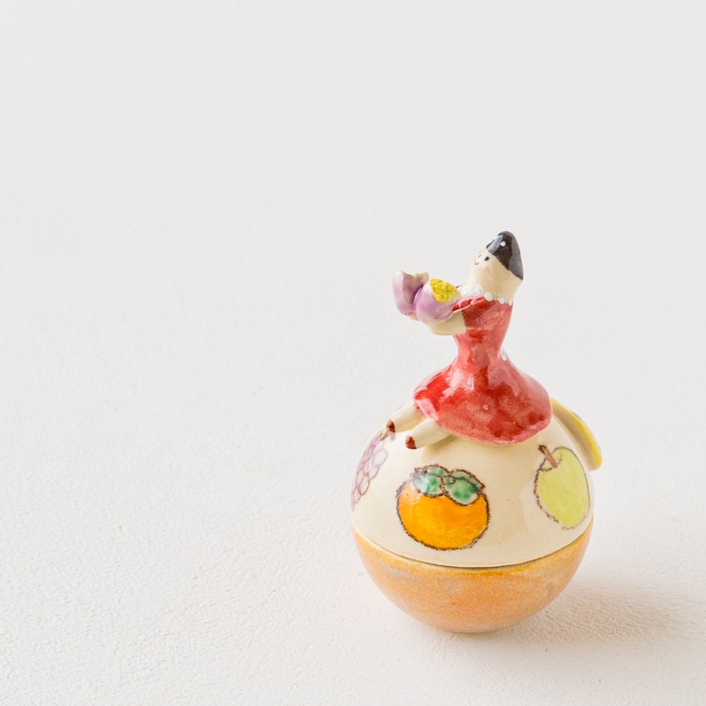 近藤佳寿子さんの少女の小物入れさつまいも