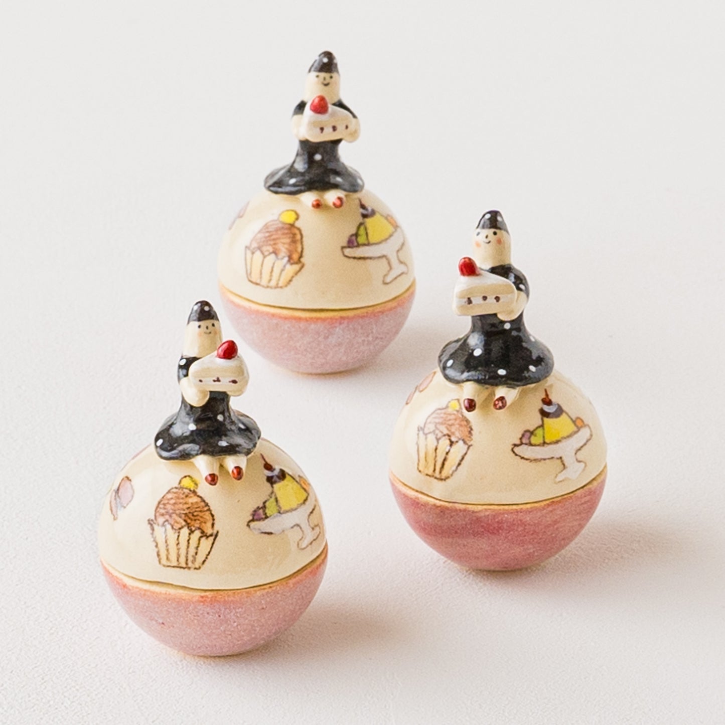 近藤佳寿子さんの少女の小物入れショートケーキ