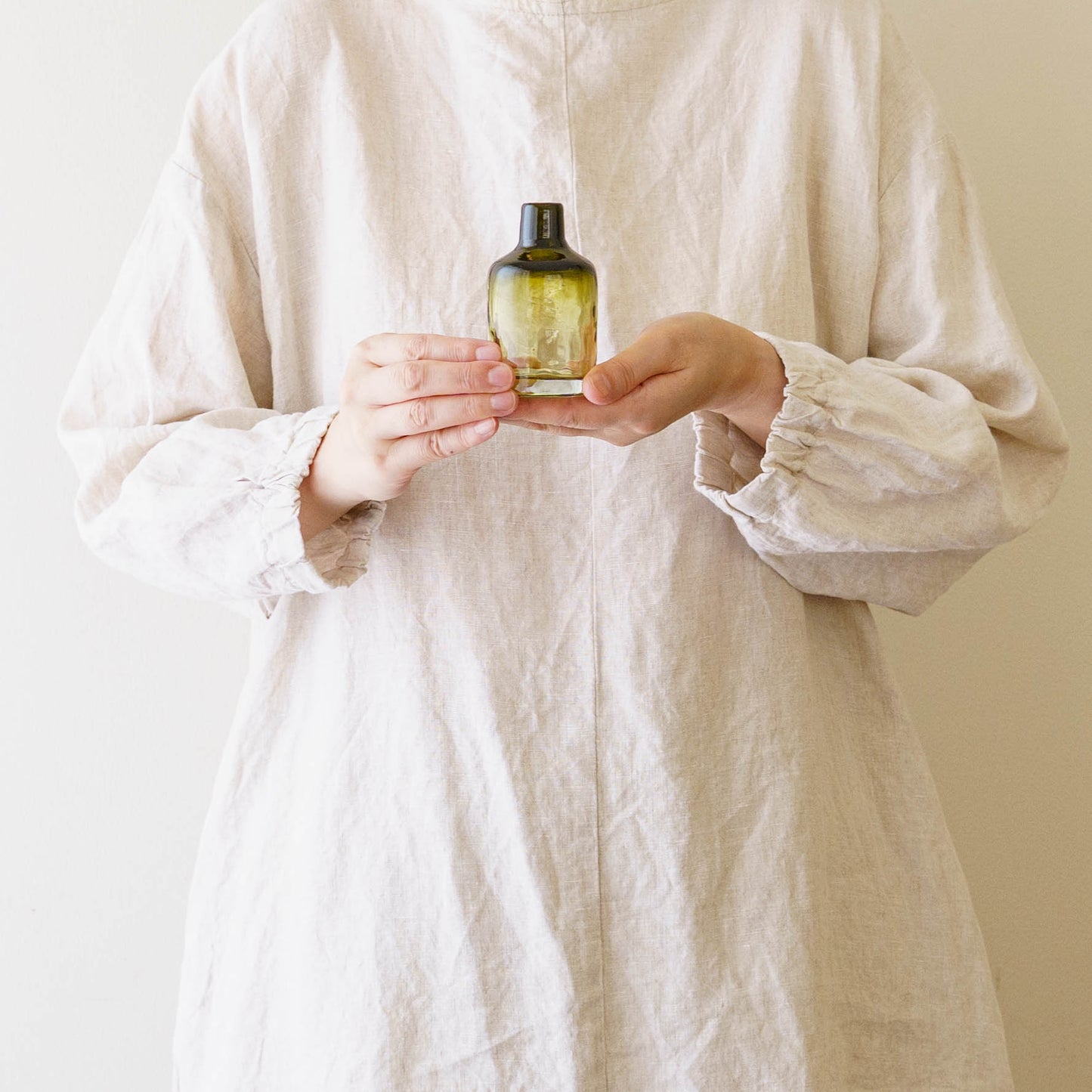 Bottle-shaped vase S olive | Nijinoha