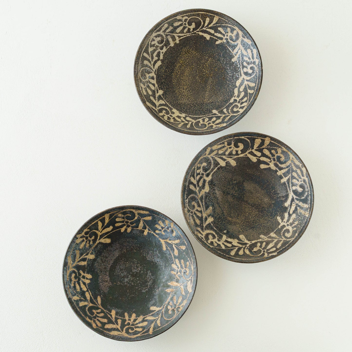 ロウ抜き5寸鉢　草花紋｜渡辺信史
