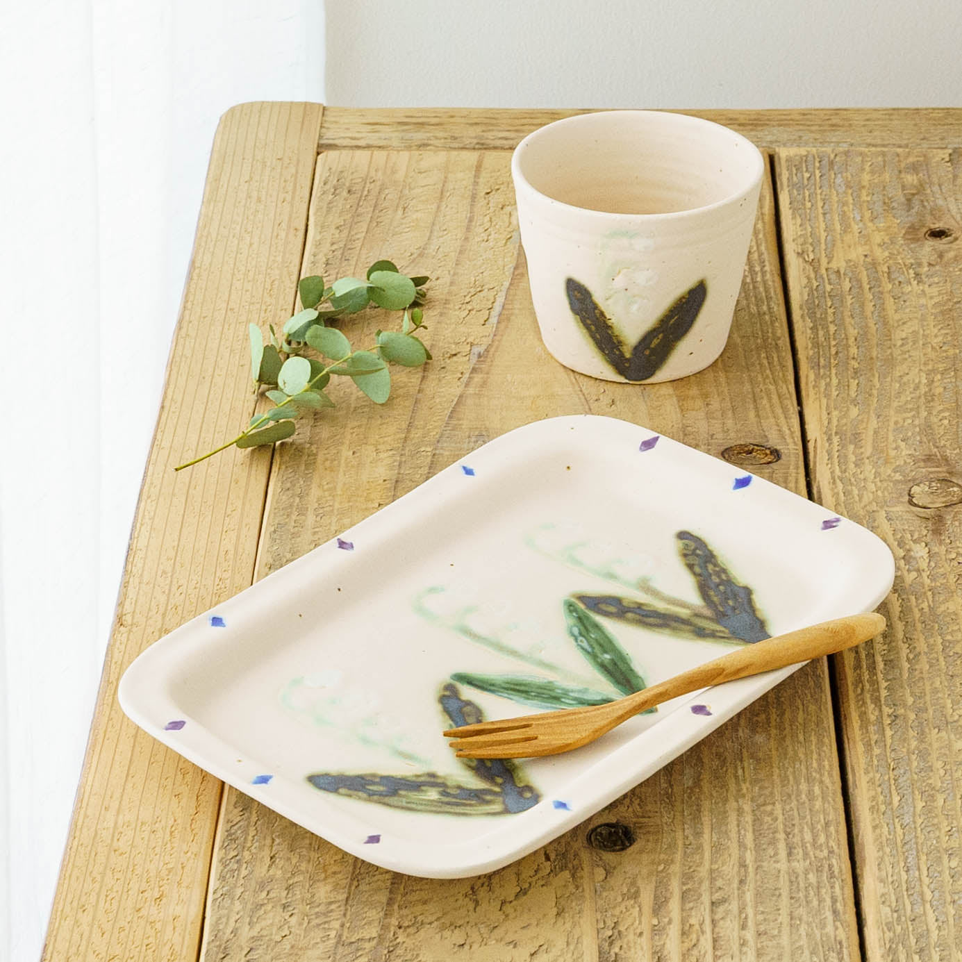 Flower Plate White B | Yukiko Nagahama (Yabukarabou)