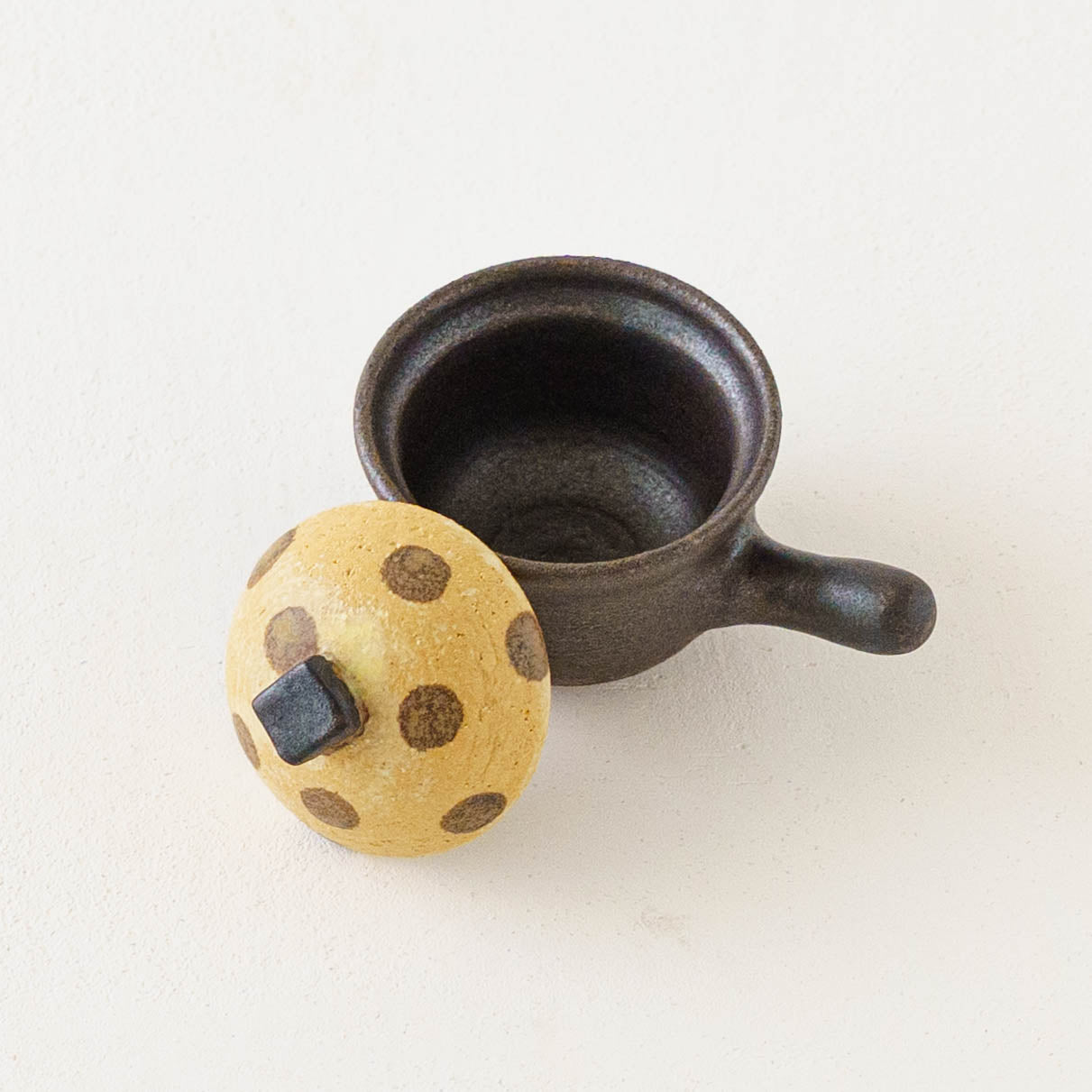 土鍋箸置き　ドット模様　薄茶 x こげ茶 x 錆色｜池本直子
