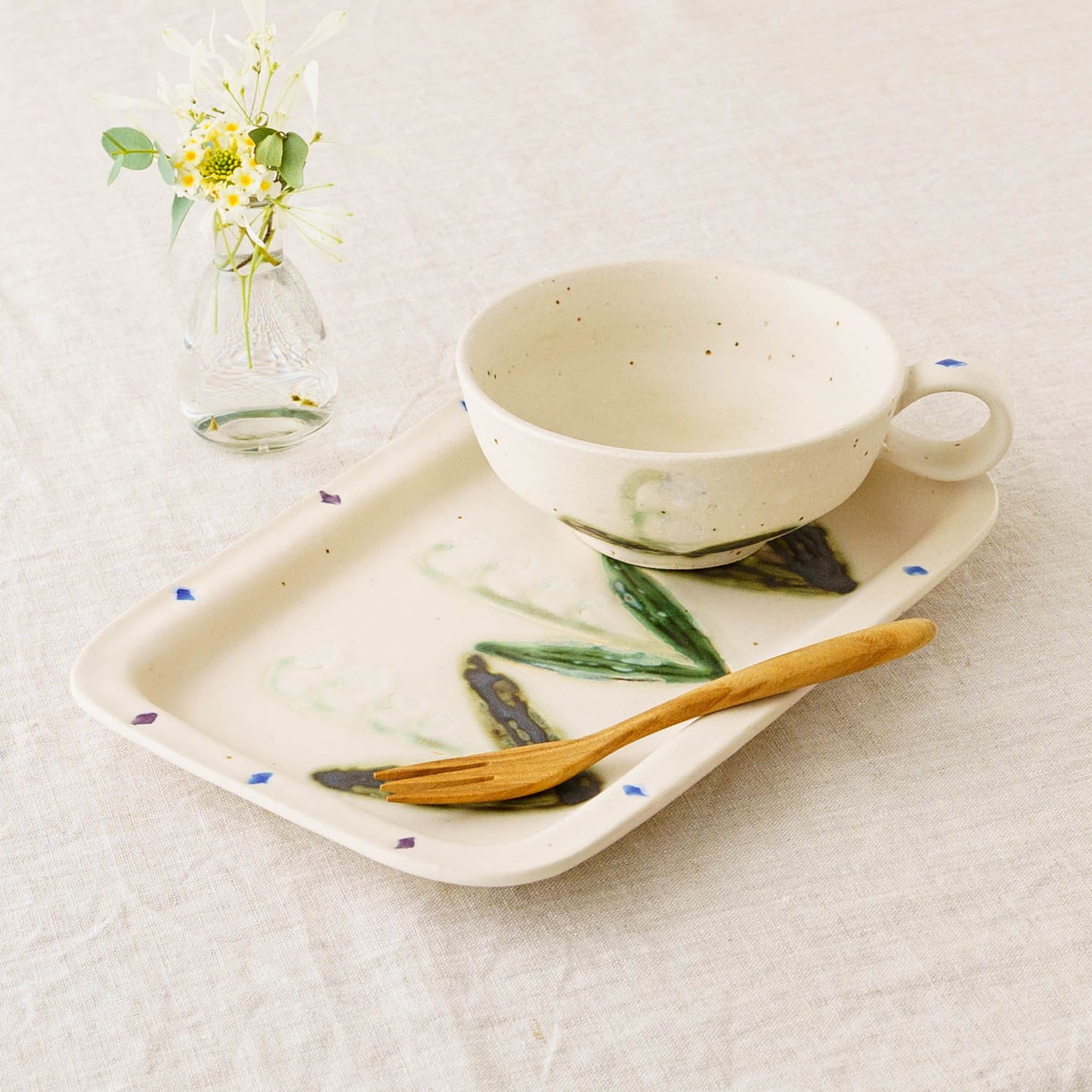 Flower Plate White B | Yukiko Nagahama (Yabukarabou)